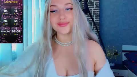 Snapshot of evacadooo chatting on 11-01-25, 07:43 Eva online show from 11-01-25, 07:43