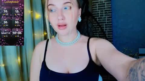 Snapshot of evacadooo chatting on 11-22-25, 12:04 Eva online show from 11-22-25, 12:04