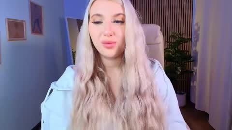 Snapshot of evacadooo chatting on 05-12-26, 02:30 Eva online show from 05-12-26, 02:30
