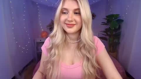 Snapshot of evacadooo chatting on 06-13-26, 02:53 Eva online show from 06-13-26, 02:53