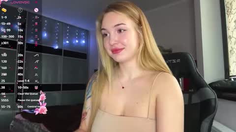 Snapshot of evacarter1 chatting on 11-18-25, 10:09 evacarter1 online show from 11-18-25, 10:09