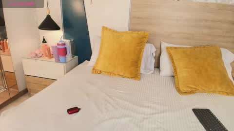 Evadne online show from 09-28-25, 06:35