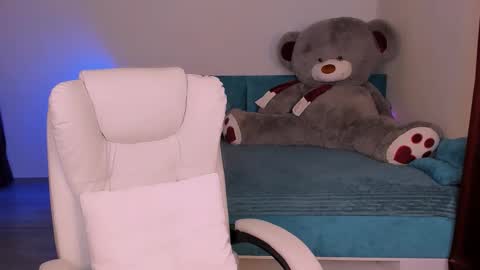 Eva online show from 12-13-24, 01:37