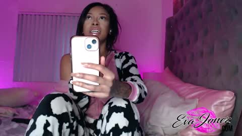 Snapshot of evajonez chatting on 02-27-25, 01:38 Eva online show from 02-27-25, 01:38