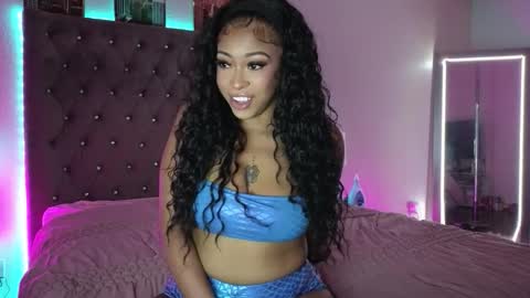 Snapshot of evajonez chatting on 11-13-25, 06:56 Eva online show from 11-13-25, 06:56