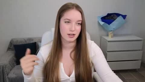 Snapshot of evajuly chatting on 01-05-25, 07:28 Eva online show from 01-05-25, 07:28