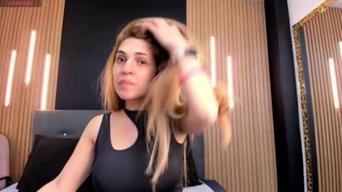 Snapshot of evaloviaa_ chatting on 05-06-26, 01:27 Eva online show from 05-06-26, 01:27