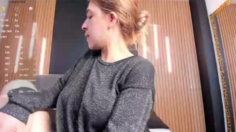 Snapshot of evaloviaa_ chatting on 05-25-26, 01:39 Eva online show from 05-25-26, 01:39