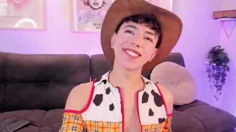 Snapshot of evan_voss chatting on 11-14-25, 03:22 Evan voss help me get 200 likesindependent model online show from 11-14-25, 03:22