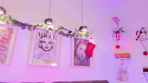 Snapshot of evan_voss chatting on 12-15-25, 01:15 Evan voss help me get 200 likesindependent model online show from 12-15-25, 01:15