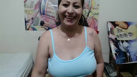 Snapshot of evangelinhotxxx33 chatting on 02-18-25, 12:15 Eva online show from 02-18-25, 12:15