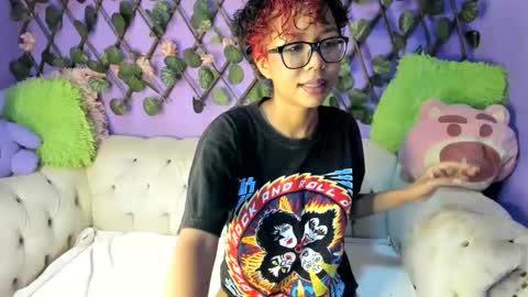 Snapshot of evangely15 chatting on 09-12-25, 11:21 evangely online show from 09-12-25, 11:21