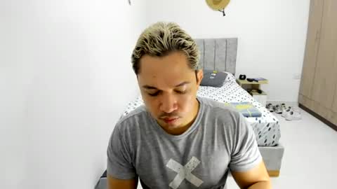 Evan online show from 06-12-26, 01:32