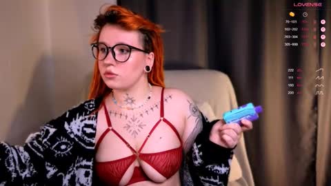 Snapshot of evaredmooon chatting on 11-12-25, 08:26 Moon online show from 11-12-25, 08:26