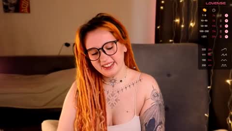 Snapshot of evaredmooon chatting on 11-28-25, 09:34 Moon online show from 11-28-25, 09:34