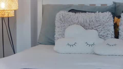 Snapshot of evareyss chatting on 02-18-25, 08:27 evareyss online show from 02-18-25, 08:27