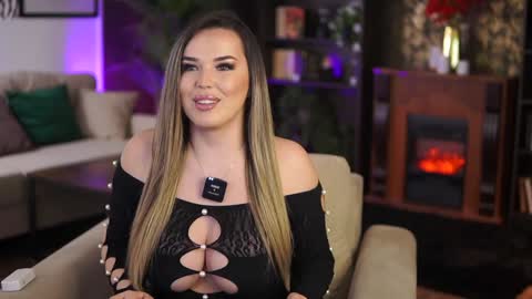 Snapshot of evasunderland chatting on 02-08-25, 03:41 Eva online show from 02-08-25, 03:41