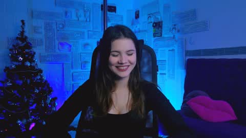 Snapshot of evathopson chatting on 12-26-24, 12:05 Eva next stream - - 1600 UTC2000 online show from 12-26-24, 12:05