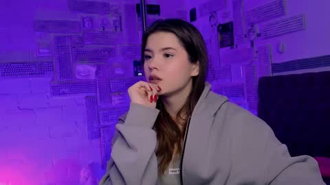 Snapshot of evathopson chatting on 02-06-25, 12:05 Eva next stream - - 1600 UTC2000 online show from 02-06-25, 12:05