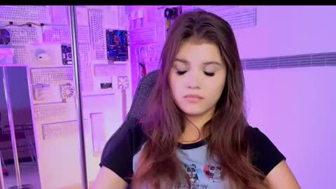 Snapshot of evathopson chatting on 09-19-25, 06:15 Eva next stream - - 1600 UTC2000 online show from 09-19-25, 06:15