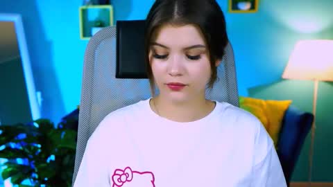 Snapshot of evathopson chatting on 10-14-25, 12:06 Eva next stream - - 1600 UTC2000 online show from 10-14-25, 12:06