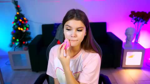 Snapshot of evathopson chatting on 12-14-25, 06:08 Eva next stream - - 1600 UTC2000 online show from 12-14-25, 06:08