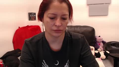 Snapshot of evatwiss chatting on 04-19-26, 11:53 Eva Twiss online show from 04-19-26, 11:53