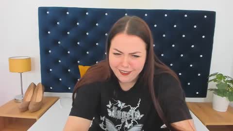 Snapshot of evawetdream chatting on 02-12-25, 09:10 Eva online show from 02-12-25, 09:10