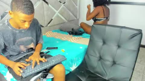 Eva And Emmanuel online show from 10-01-25, 01:06