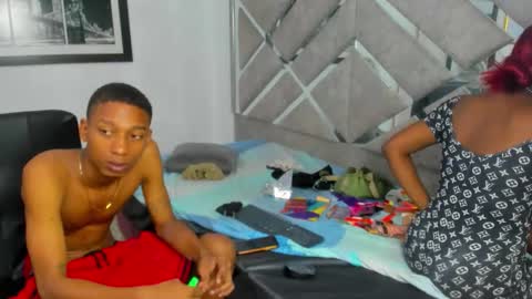 Eva And Emmanuel online show from 11-29-25, 01:47