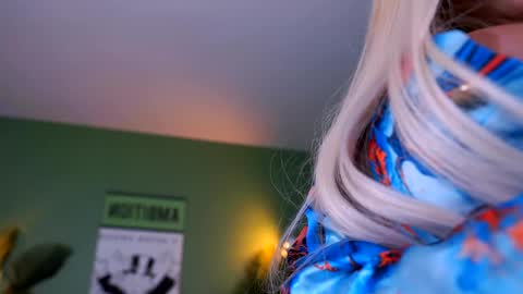 Snapshot of evazane chatting on 04-25-26, 01:41 Eva online show from 04-25-26, 01:41