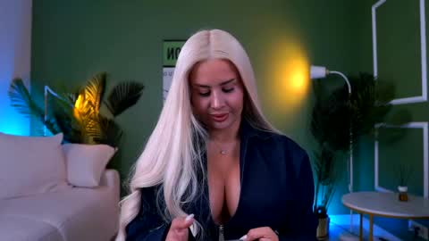Snapshot of evazane chatting on 05-09-26, 10:20 Eva online show from 05-09-26, 10:20