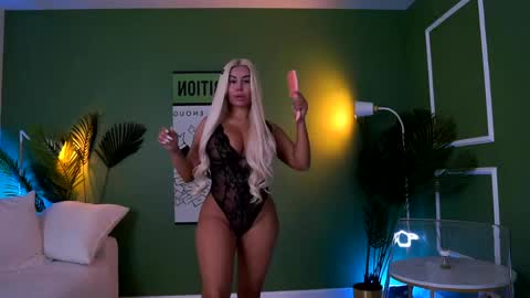 Snapshot of evazane chatting on 05-17-26, 10:00 Eva online show from 05-17-26, 10:00