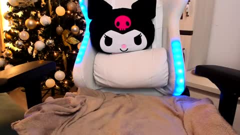 Snapshot of eveeevian chatting on 12-23-24, 10:42 eveeevian online show from 12-23-24, 10:42