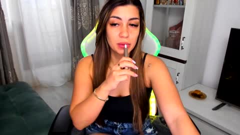 Snapshot of eveeevian chatting on 02-02-25, 02:45 eveeevian online show from 02-02-25, 02:45