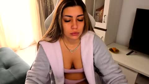 Snapshot of eveeevian chatting on 02-12-25, 09:52 eveeevian online show from 02-12-25, 09:52