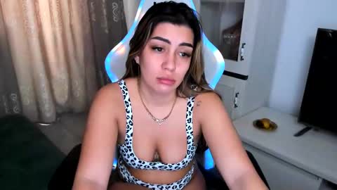 Snapshot of eveeevian chatting on 02-14-25, 02:44 eveeevian online show from 02-14-25, 02:44