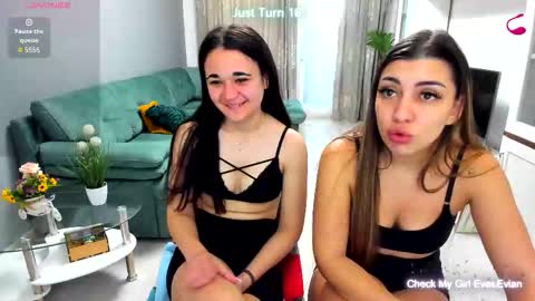 Snapshot of eveeevian chatting on 10-24-25, 09:17 eveeevian online show from 10-24-25, 09:17