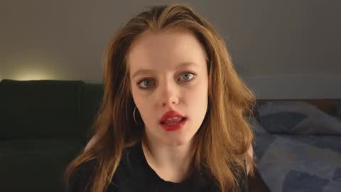 Snapshot of eveleen_soleen chatting on 01-10-25, 08:37 Eveleen online show from 01-10-25, 08:37