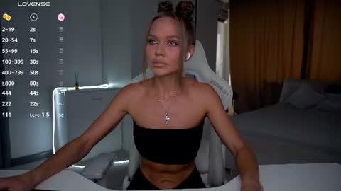 Snapshot of evelina_fox chatting on 07-11-26, 10:07 Evelina online show from 07-11-26, 10:07