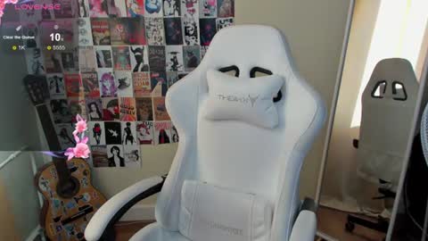 Evelina online show from 06-19-26, 01:21