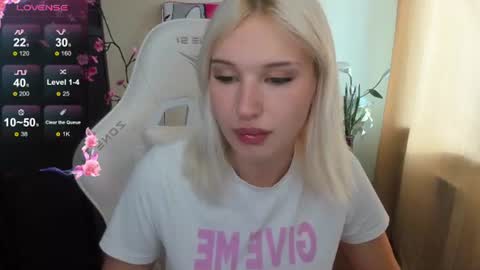 Evelina online show from 06-26-26, 01:32