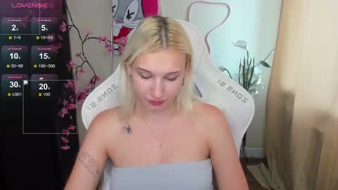 Evelina online show from 07-04-26, 01:23