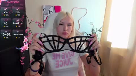 Evelina online show from 07-25-26, 01:15