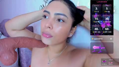 Snapshot of evelinn_belen chatting on 05-15-26, 04:47 Evelinn belen online show from 05-15-26, 04:47