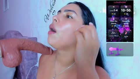 Snapshot of evelinn_belen chatting on 05-20-26, 04:02 Evelinn belen online show from 05-20-26, 04:02