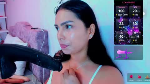 Snapshot of evelinn_belen chatting on 05-31-26, 10:11 Evelinn belen online show from 05-31-26, 10:11