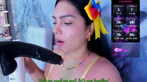 Snapshot of evelinn_belen chatting on 06-23-26, 12:25 Evelinn belen online show from 06-23-26, 12:25