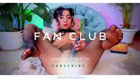 Snapshot of evelyn_chelle chatting on 02-17-25, 04:04 Im Eve or Chelle Next Stream 191224 online show from 02-17-25, 04:04