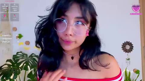 Snapshot of evelyn_chelle chatting on 03-09-25, 01:46 Im Eve or Chelle Next Stream 191224 online show from 03-09-25, 01:46